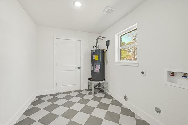 2100 Crestwood Drive, Richmond, TX 77469