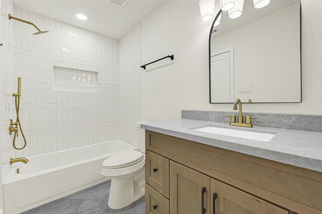 2100 Crestwood Drive, Richmond, TX 77469