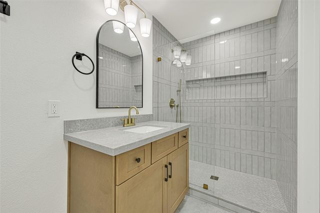 2100 Crestwood Drive, Richmond, TX 77469