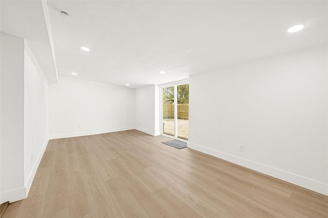 2100 Crestwood Drive, Richmond, TX 77469