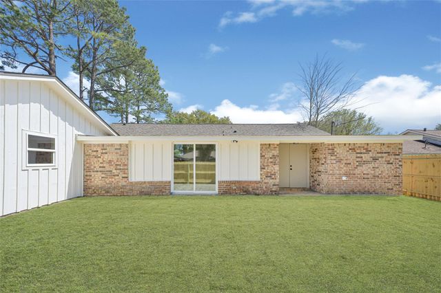 2100 Crestwood Drive, Richmond, TX 77469