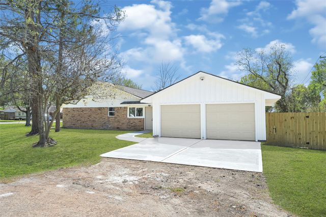 2100 Crestwood Drive, Richmond, TX 77469