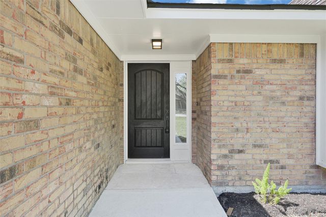 2100 Crestwood Drive, Richmond, TX 77469