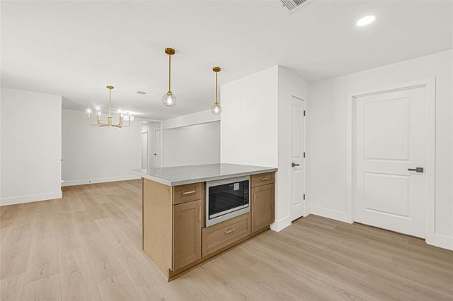 2100 Crestwood Drive, Richmond, TX 77469