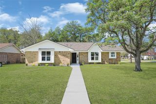 2100 Crestwood Drive, Richmond, TX 77469