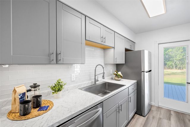 1301 FOXWOOD DRIVE, Lutz, FL 33549