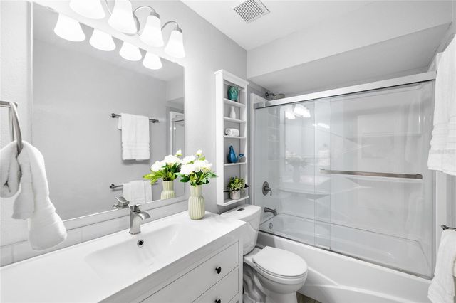 1301 FOXWOOD DRIVE, Lutz, FL 33549