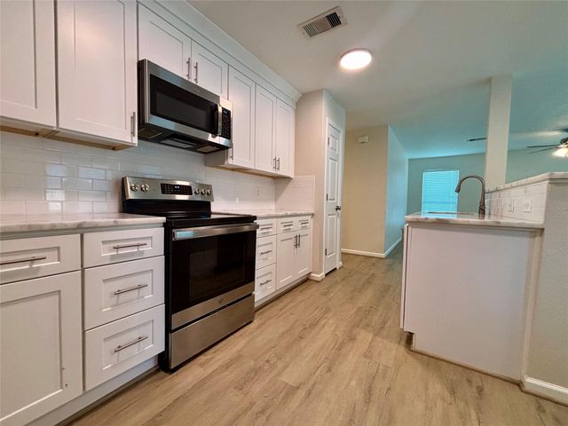 13019 Skyline Drive, Willis, TX 77318