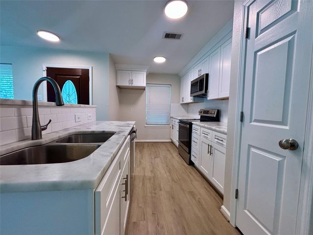 13019 Skyline Drive, Willis, TX 77318