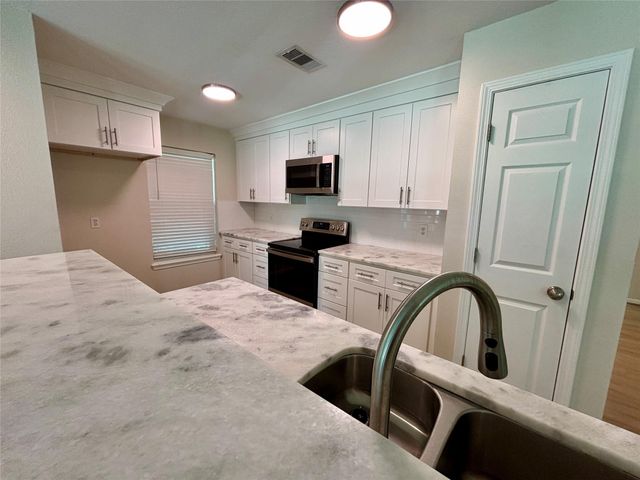 13019 Skyline Drive, Willis, TX 77318