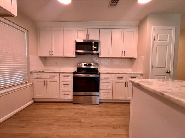 13019 Skyline Drive, Willis, TX 77318