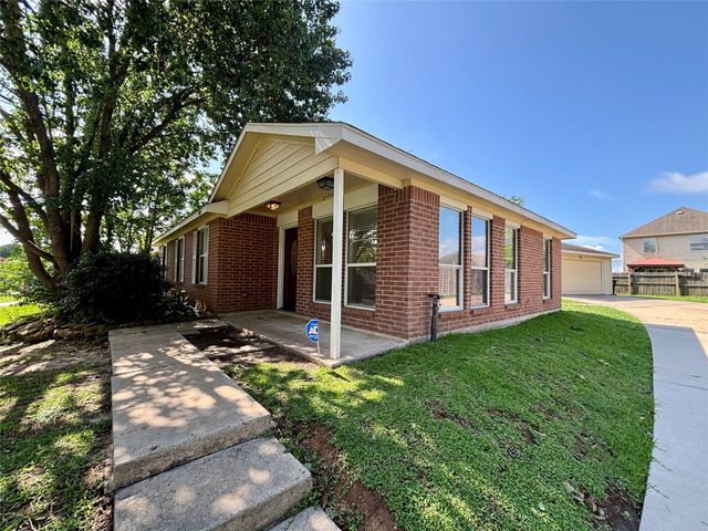 13019 Skyline Drive, Willis, TX 77318