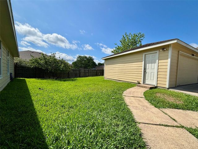 13019 Skyline Drive, Willis, TX 77318