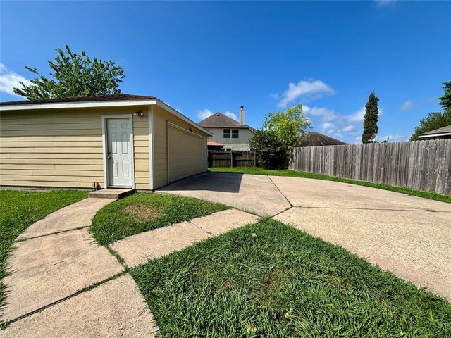 13019 Skyline Drive, Willis, TX 77318