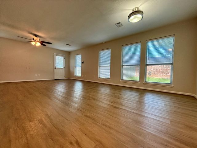 13019 Skyline Drive, Willis, TX 77318