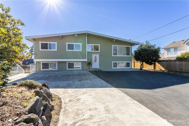 3905 NE 6th Street, Renton, WA 98056