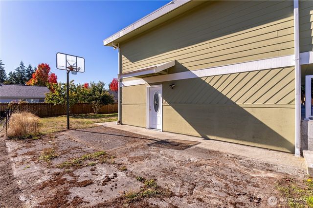 3905 NE 6th Street, Renton, WA 98056