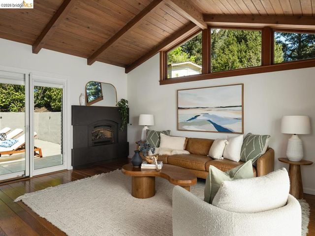 12700 Skyline Blvd, Oakland, CA 94619