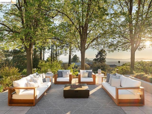 12700 Skyline Blvd, Oakland, CA 94619