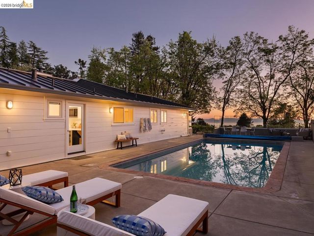 12700 Skyline Blvd, Oakland, CA 94619