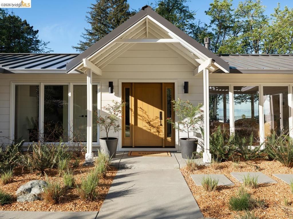 Image 10 of property listing at 12700 Skyline Blvd, Oakland, CA 94619