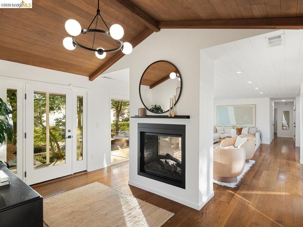 Image 11 of property listing at 12700 Skyline Blvd, Oakland, CA 94619