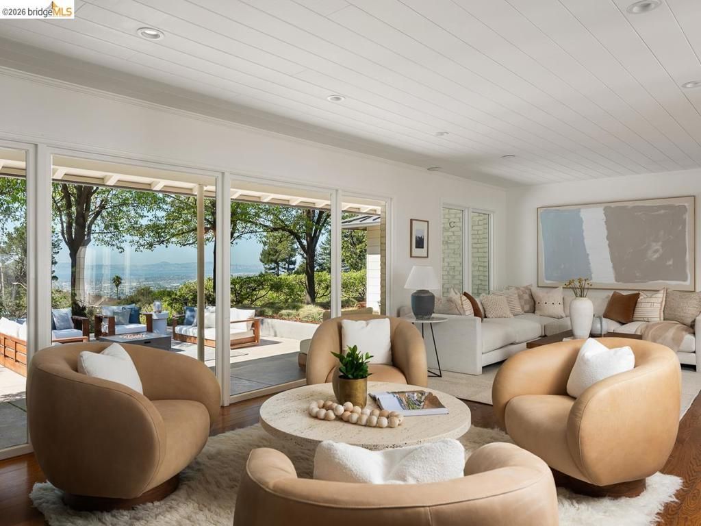 Image 14 of property listing at 12700 Skyline Blvd, Oakland, CA 94619