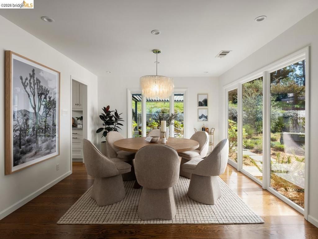 Image 16 of property listing at 12700 Skyline Blvd, Oakland, CA 94619