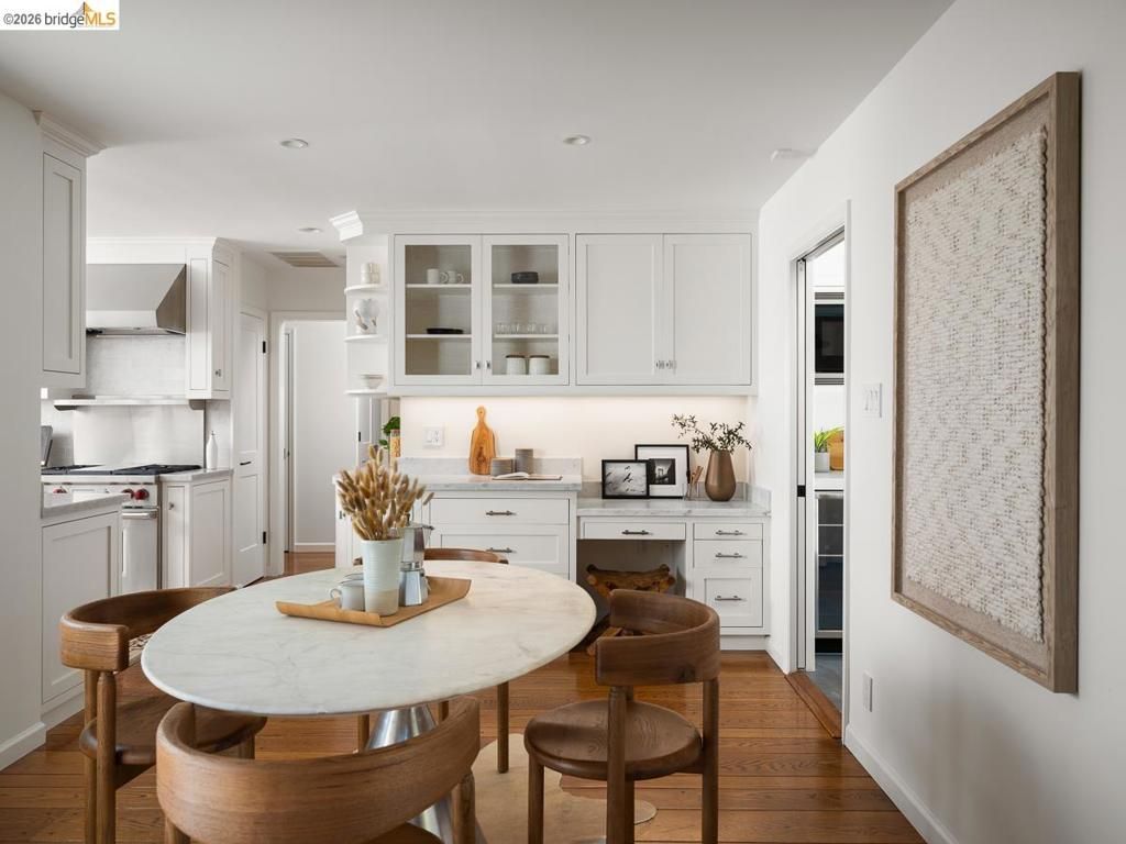 Image 21 of property listing at 12700 Skyline Blvd, Oakland, CA 94619