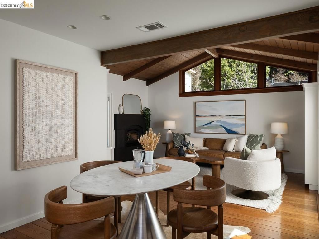 Image 22 of property listing at 12700 Skyline Blvd, Oakland, CA 94619