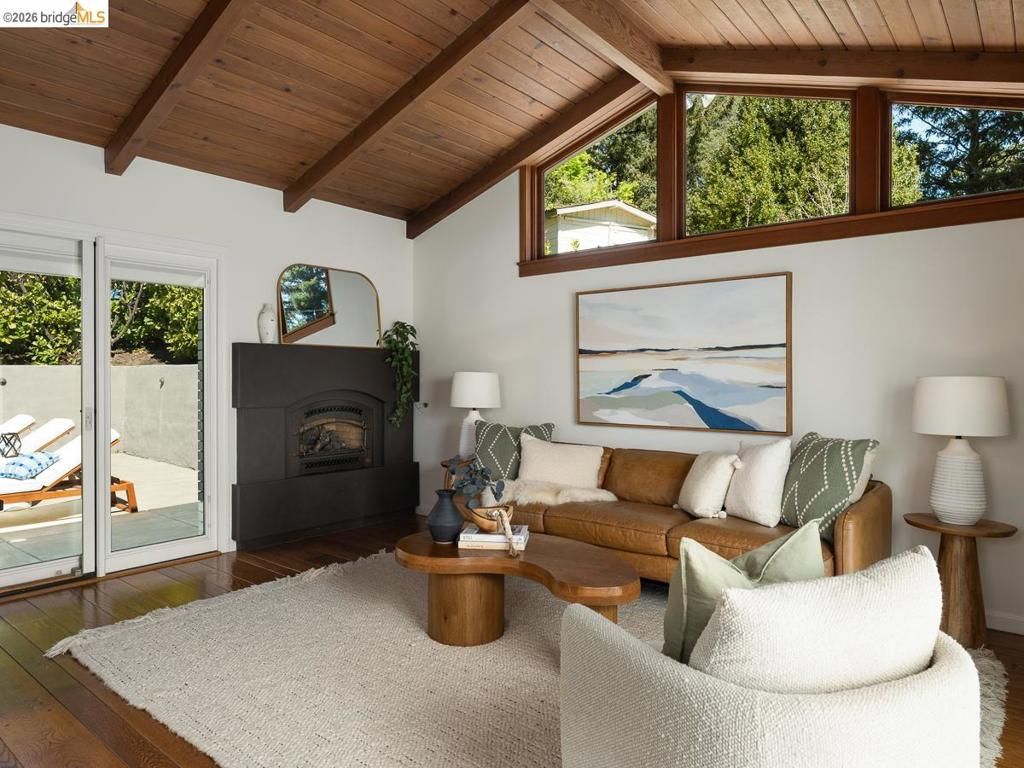 Image 23 of property listing at 12700 Skyline Blvd, Oakland, CA 94619