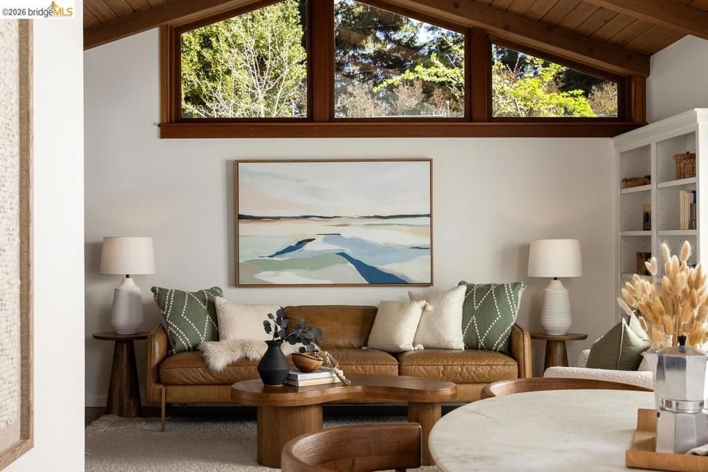 Image 24 of property listing at 12700 Skyline Blvd, Oakland, CA 94619