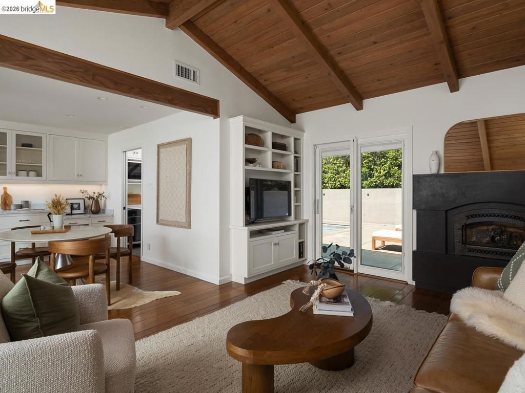 Image 25 of property listing at 12700 Skyline Blvd, Oakland, CA 94619