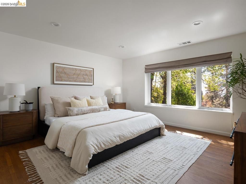 Image 26 of property listing at 12700 Skyline Blvd, Oakland, CA 94619