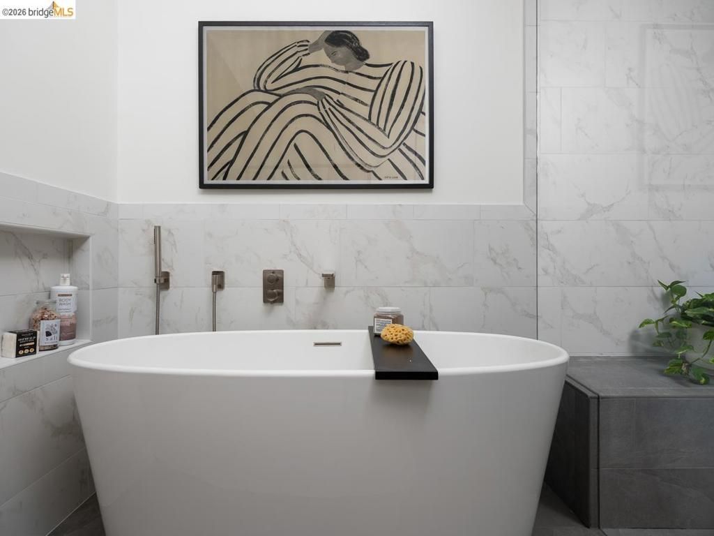 Image 29 of property listing at 12700 Skyline Blvd, Oakland, CA 94619