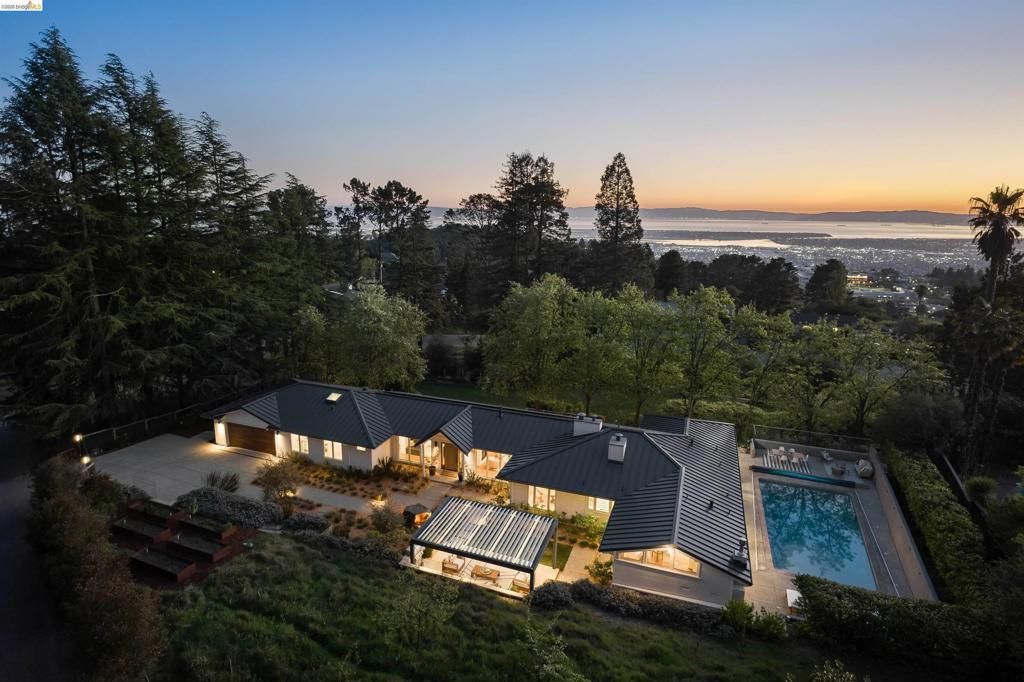 Image 3 of property listing at 12700 Skyline Blvd, Oakland, CA 94619