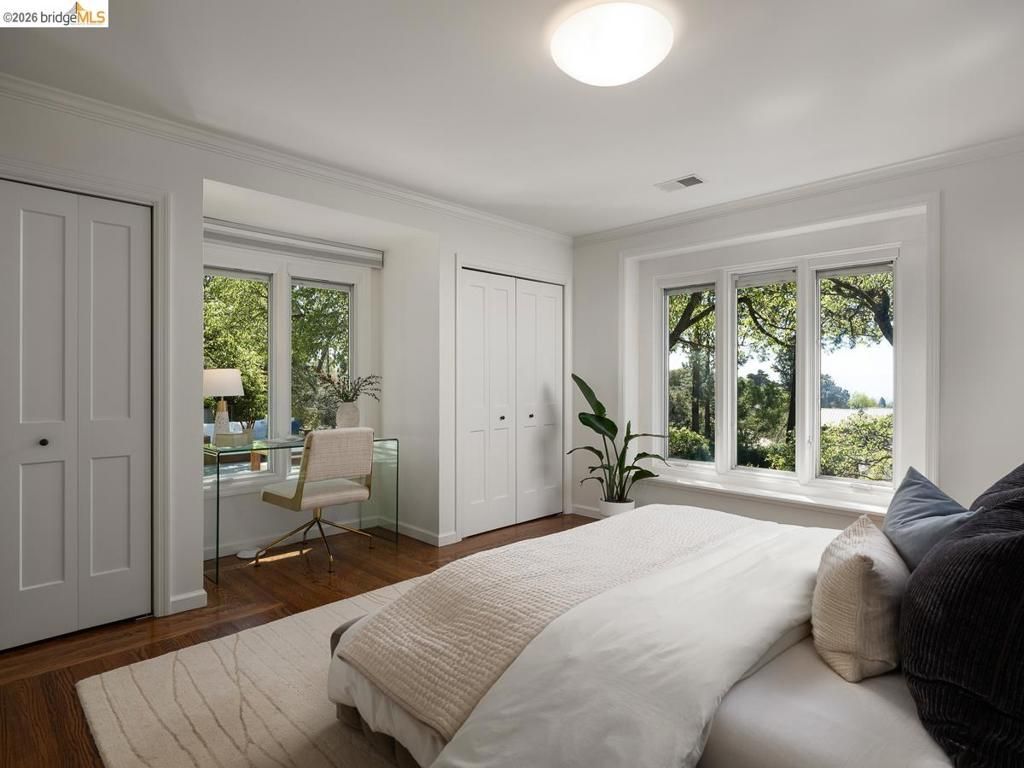 Image 30 of property listing at 12700 Skyline Blvd, Oakland, CA 94619