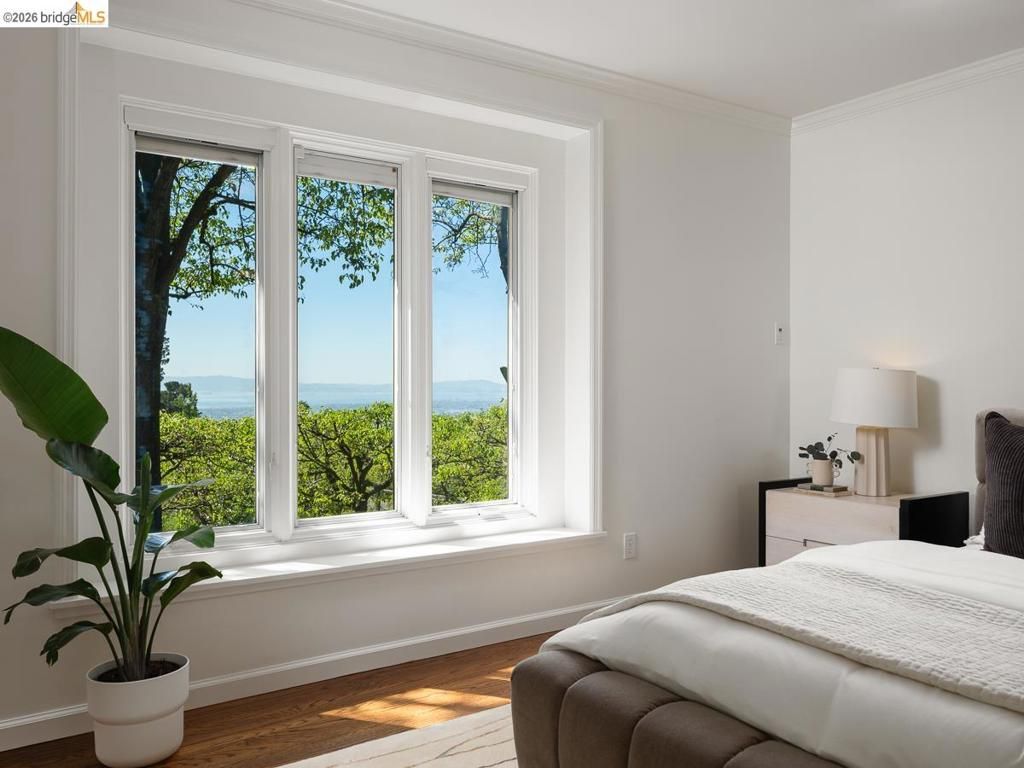 Image 32 of property listing at 12700 Skyline Blvd, Oakland, CA 94619