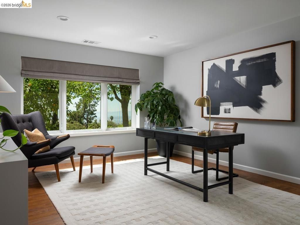 Image 37 of property listing at 12700 Skyline Blvd, Oakland, CA 94619