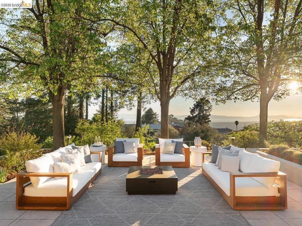 Image 4 of property listing at 12700 Skyline Blvd, Oakland, CA 94619