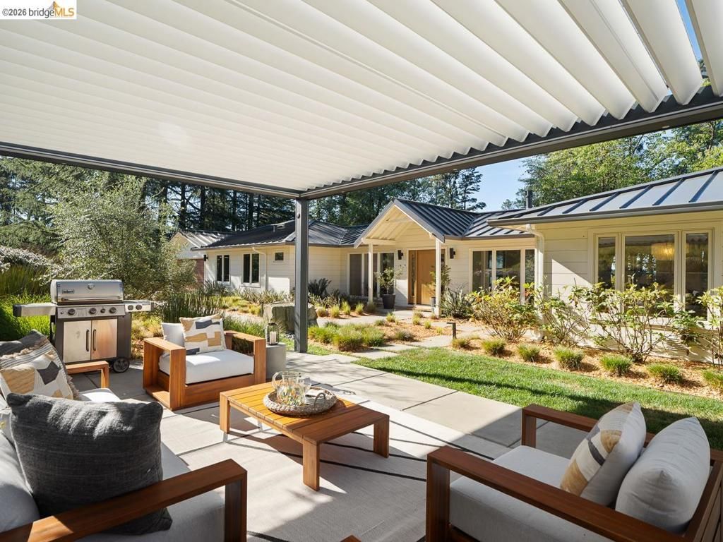 Image 40 of property listing at 12700 Skyline Blvd, Oakland, CA 94619