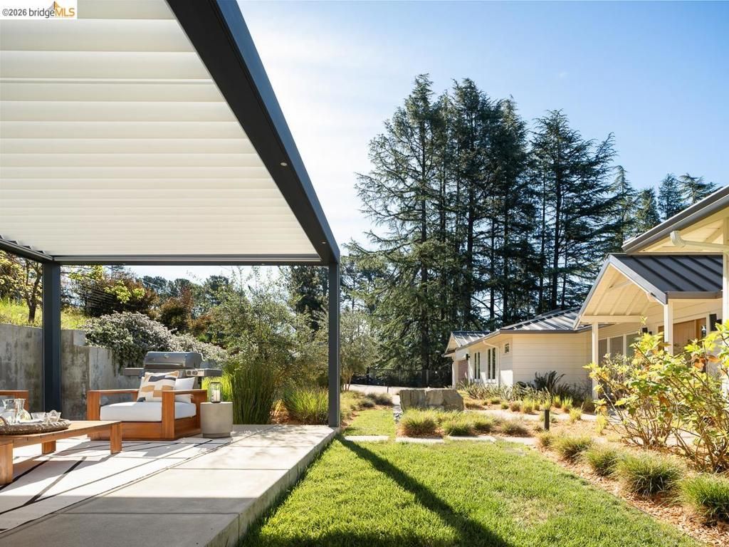 Image 42 of property listing at 12700 Skyline Blvd, Oakland, CA 94619