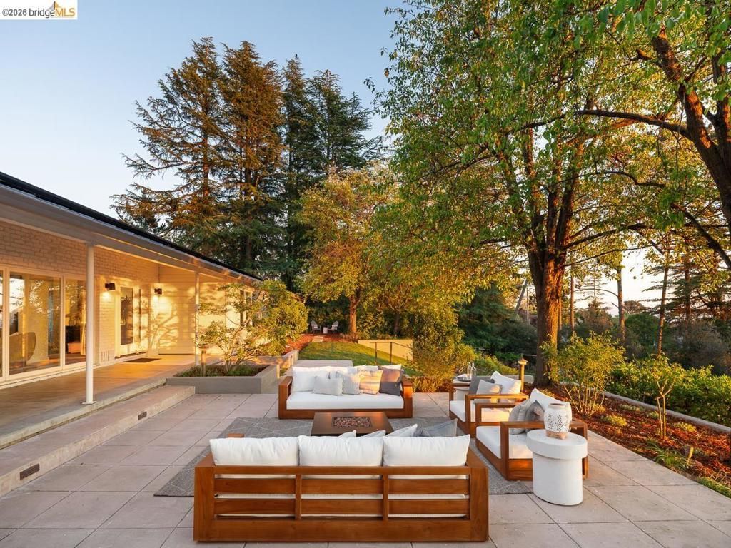 Image 43 of property listing at 12700 Skyline Blvd, Oakland, CA 94619