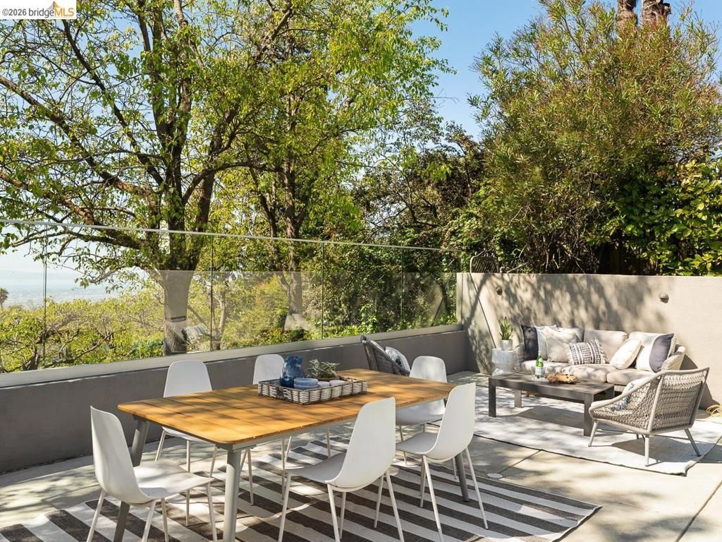 Image 45 of property listing at 12700 Skyline Blvd, Oakland, CA 94619