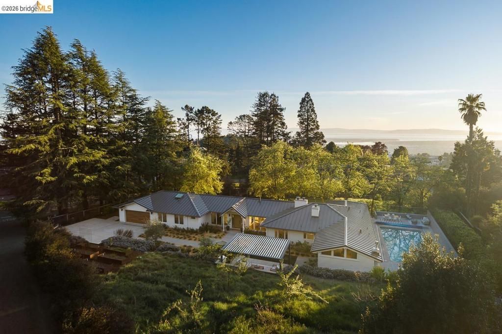 Image 47 of property listing at 12700 Skyline Blvd, Oakland, CA 94619