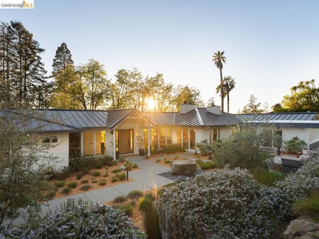 Image 8 of property listing at 12700 Skyline Blvd, Oakland, CA 94619