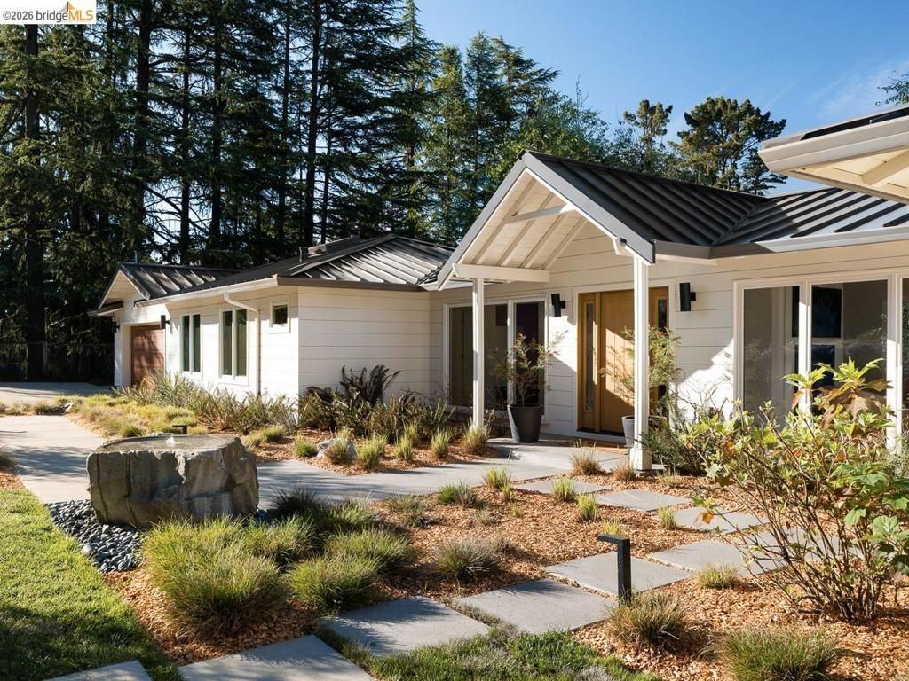 Image 9 of property listing at 12700 Skyline Blvd, Oakland, CA 94619