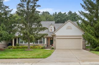 109 Four Seasons Drive, Lake Orion, MI 48360