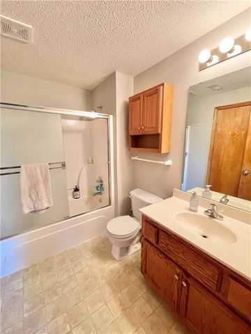 2224 W Ivory Circle, Excelsior Springs, MO 64024
