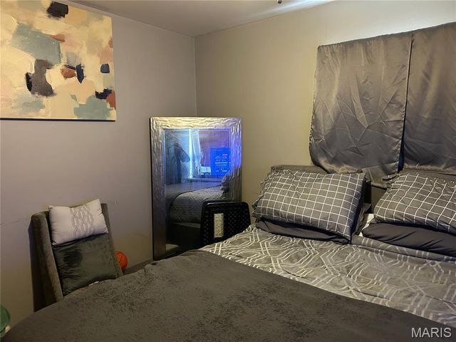 10429 Renfrew Drive, St Louis, MO 63137